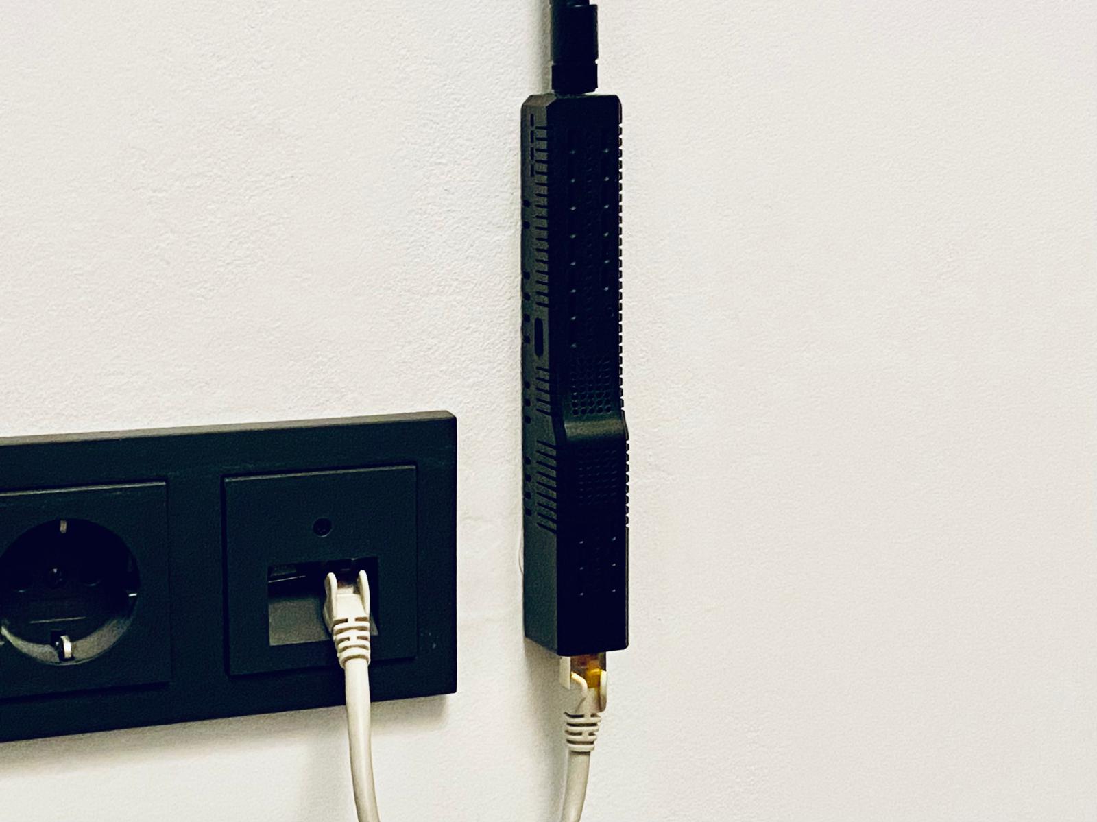 Mounted where it matters: With Ethernet and PoE, I finally placed my Zigbee coordinator exactly where I need it, not where my server happens to be. No USB, no interference just rock-solid signal.